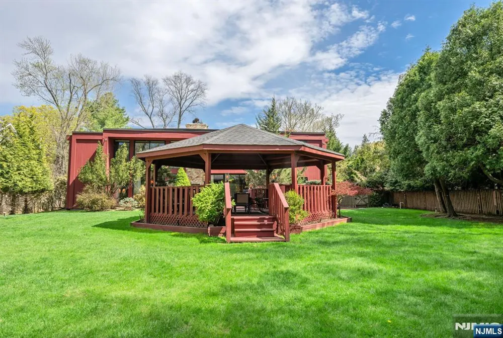 84 Bogerts Mill Road Harrington Park, NJ 07640