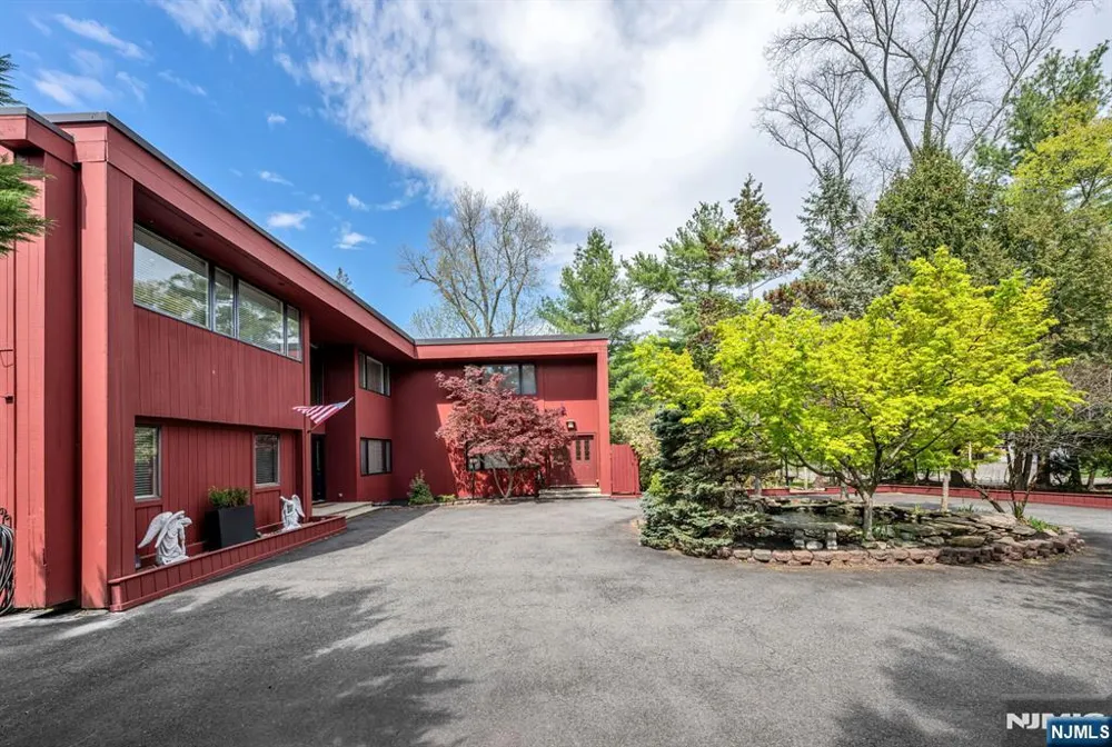 84 Bogerts Mill Road Harrington Park, NJ 07640