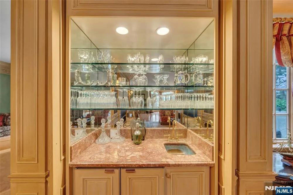 116 E Saddle River Road Saddle River, NJ 07458