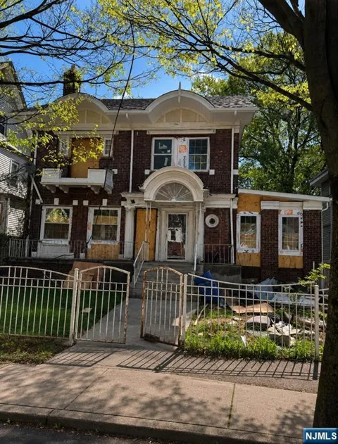 860-862 13th Street