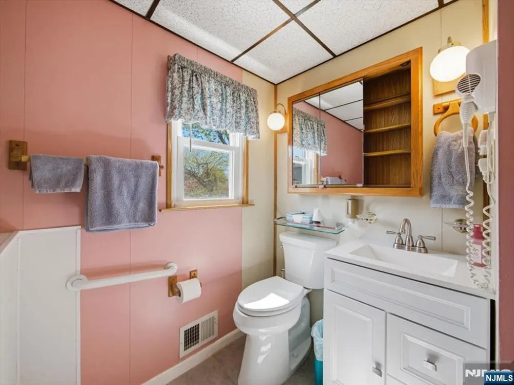 98 Moonachie Road Moonachie, NJ 07074