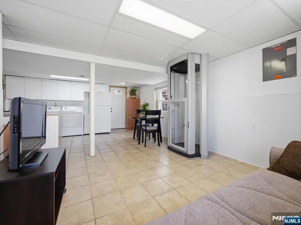 98 Moonachie Road Moonachie, NJ 07074