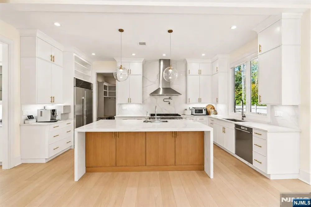3 Mountain View Court Demarest, NJ 07627