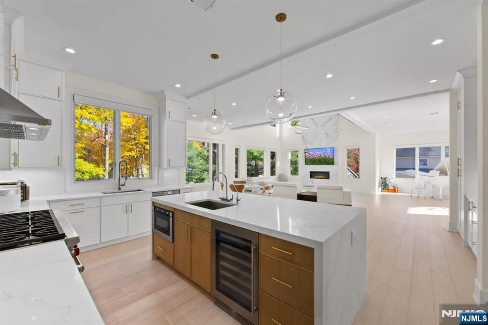 3 Mountain View Court Demarest, NJ 07627