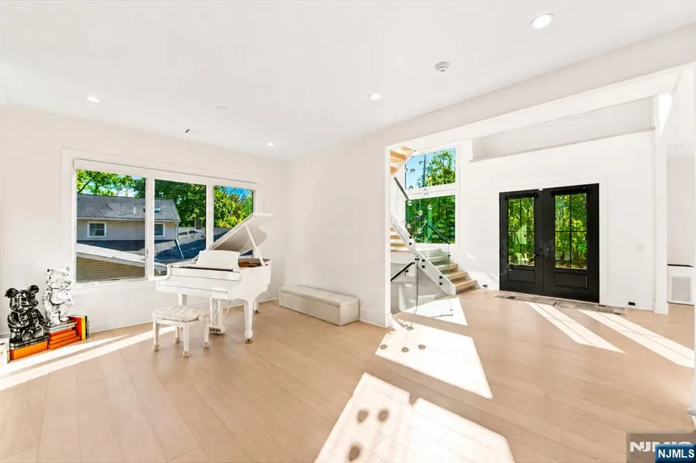 3 Mountain View Court Demarest, NJ 07627