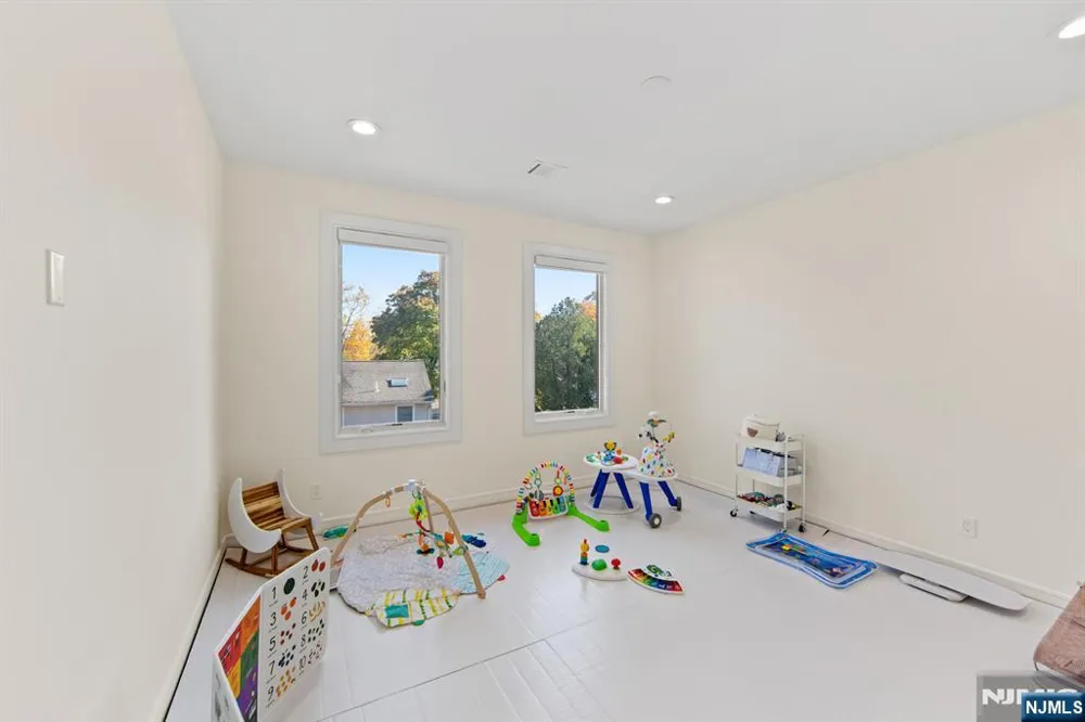 3 Mountain View Court Demarest, NJ 07627