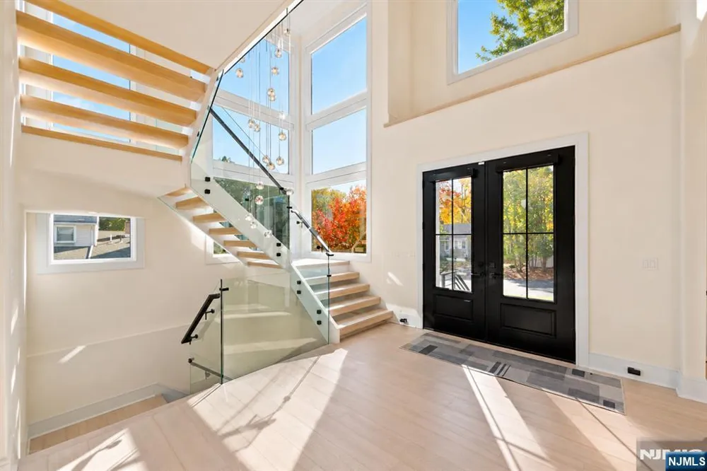 3 Mountain View Court Demarest, NJ 07627