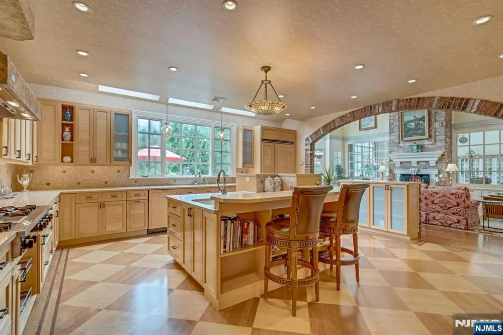 1055 High Mountain Road Franklin Lakes, NJ 07417
