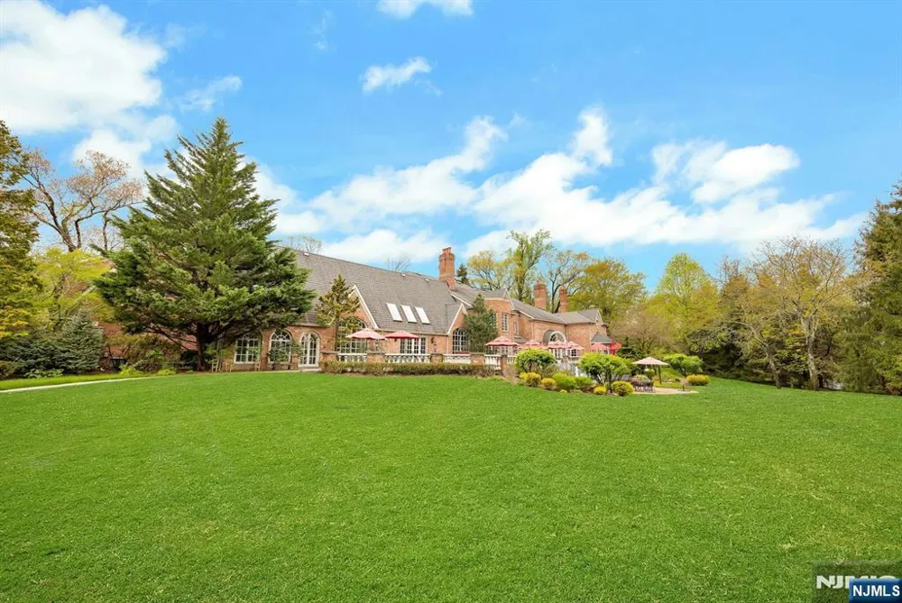 1055 High Mountain Road Franklin Lakes, NJ 07417