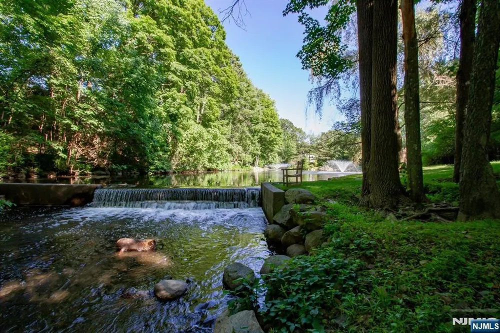 1055 High Mountain Road Franklin Lakes, NJ 07417