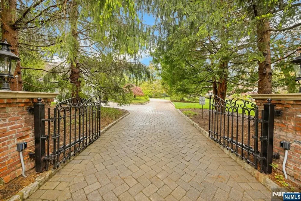 1055 High Mountain Road Franklin Lakes, NJ 07417