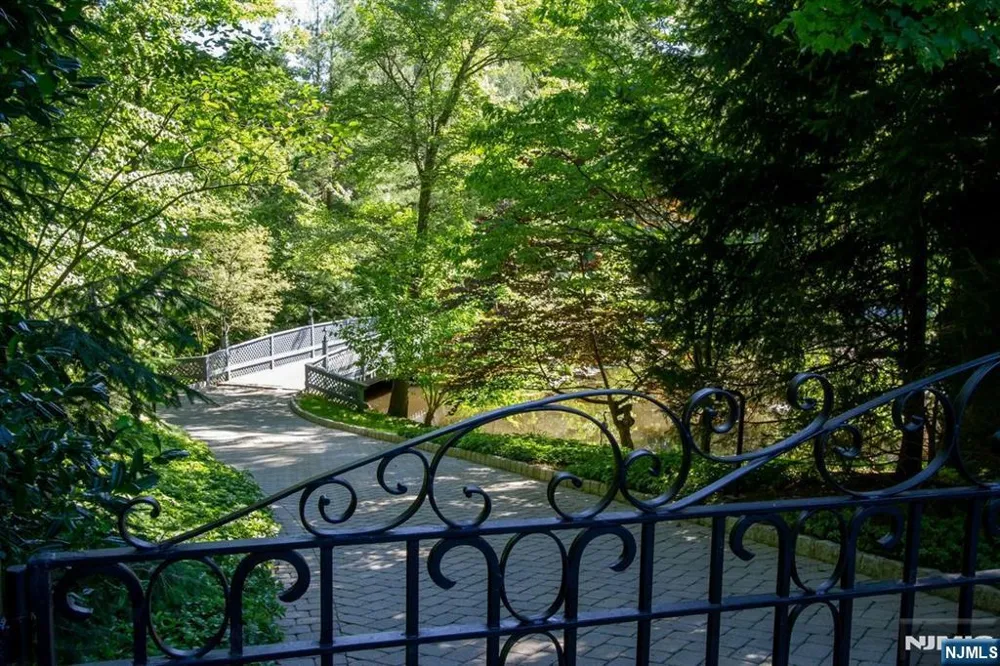 1055 High Mountain Road Franklin Lakes, NJ 07417