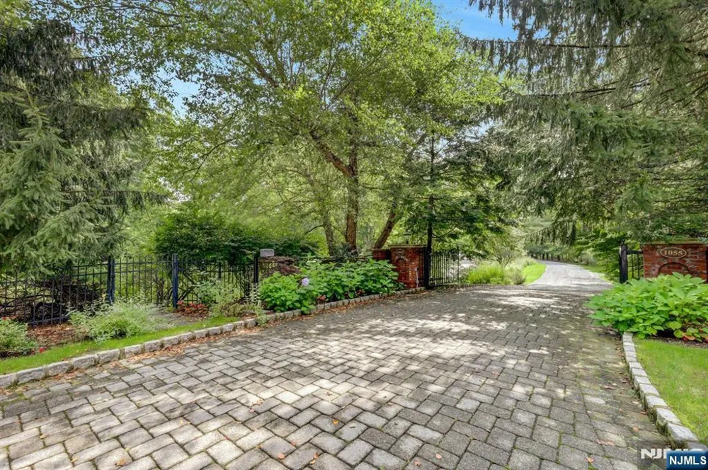 1055 High Mountain Road Franklin Lakes, NJ 07417