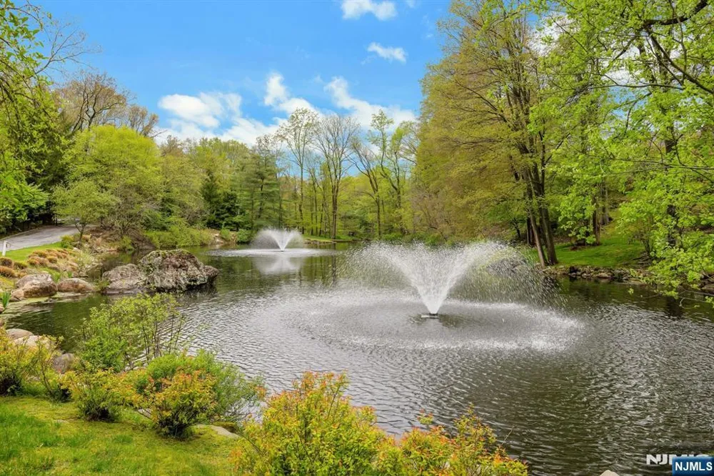 1055 High Mountain Road Franklin Lakes, NJ 07417