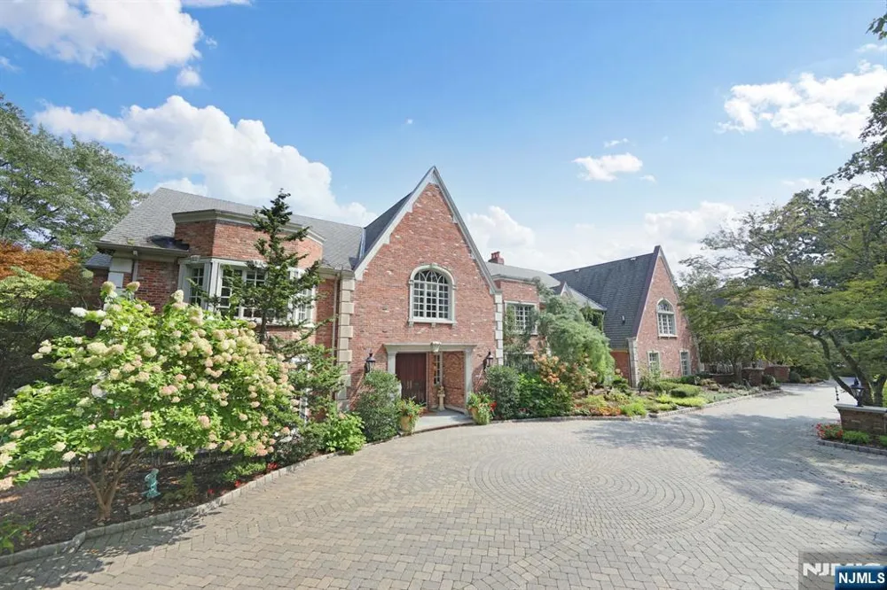 1055 High Mountain Road Franklin Lakes, NJ 07417