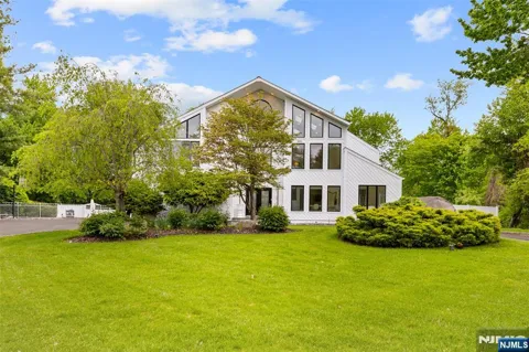 81 Greenwoods Road