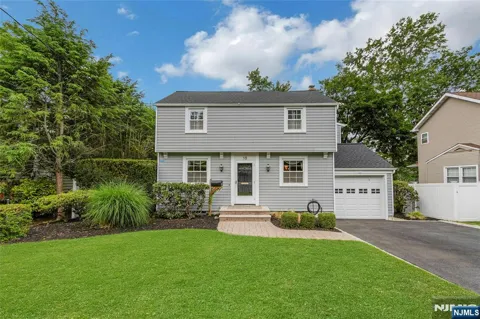 15 Colonial Road