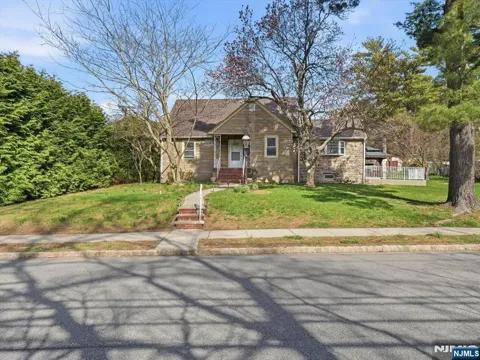 95 Sycamore Avenue