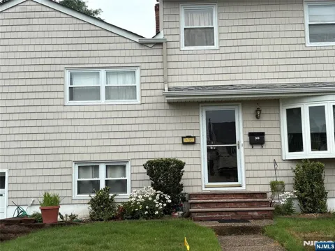 30 Harding Avenue