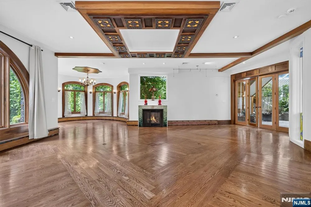 296 Durie Avenue Closter, NJ 07624
