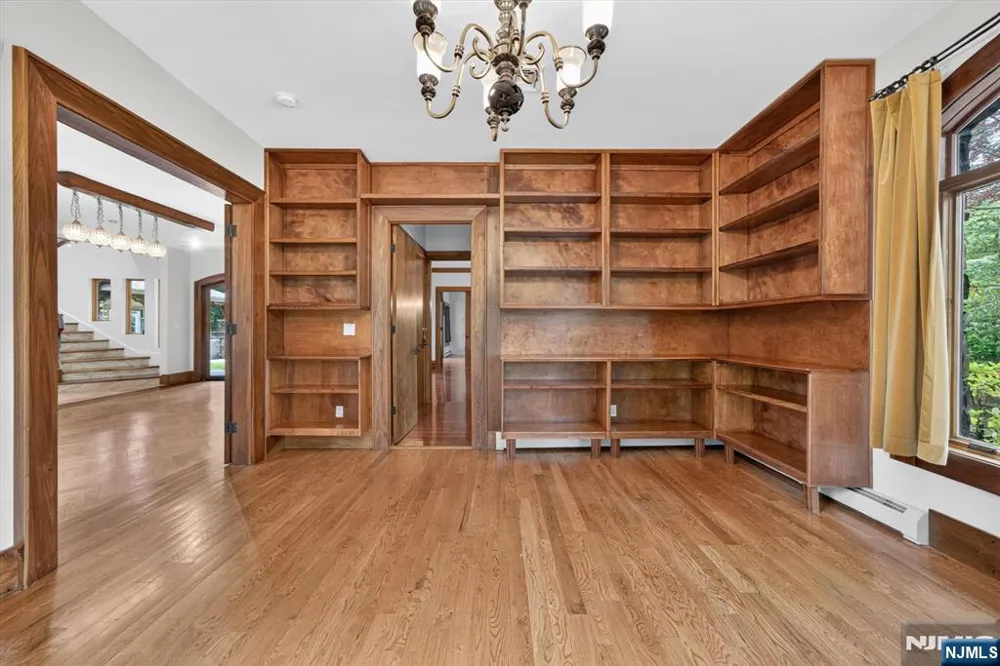 296 Durie Avenue Closter, NJ 07624
