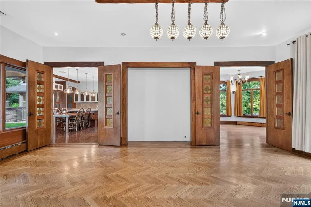 296 Durie Avenue Closter, NJ 07624