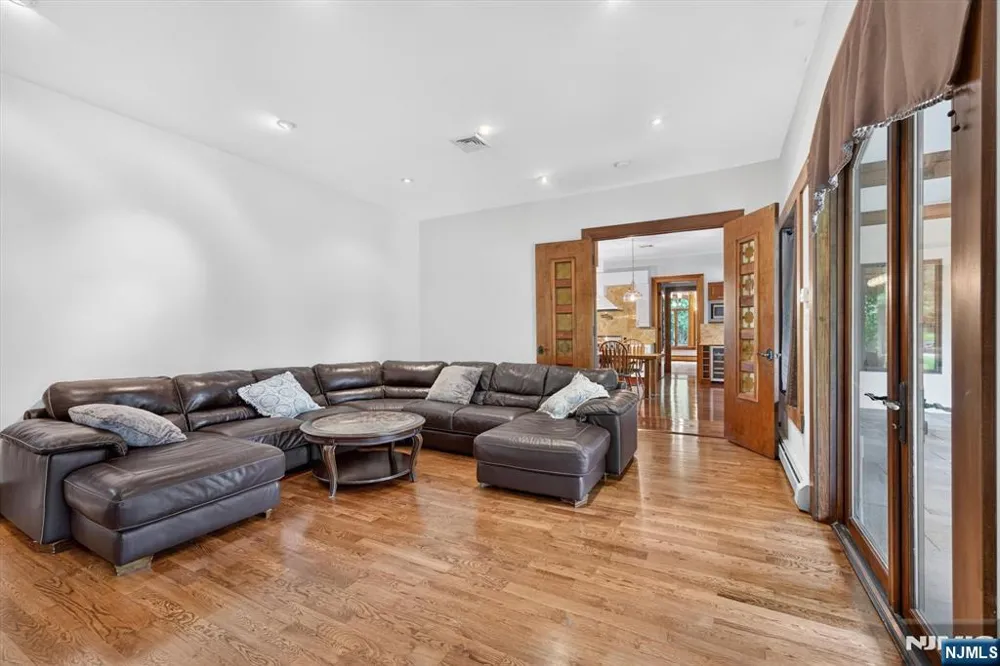 296 Durie Avenue Closter, NJ 07624