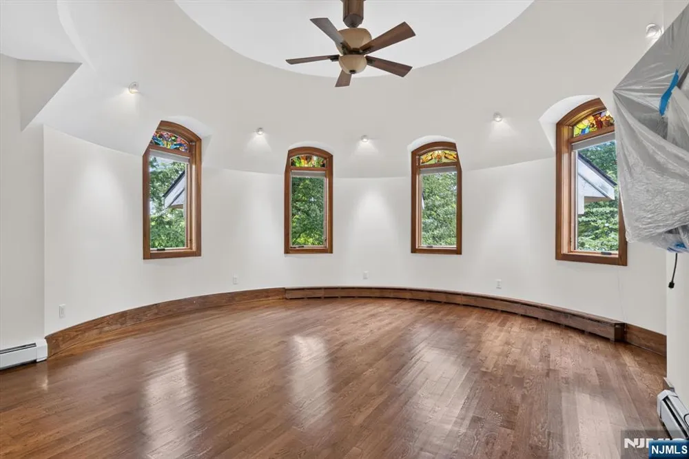 296 Durie Avenue Closter, NJ 07624