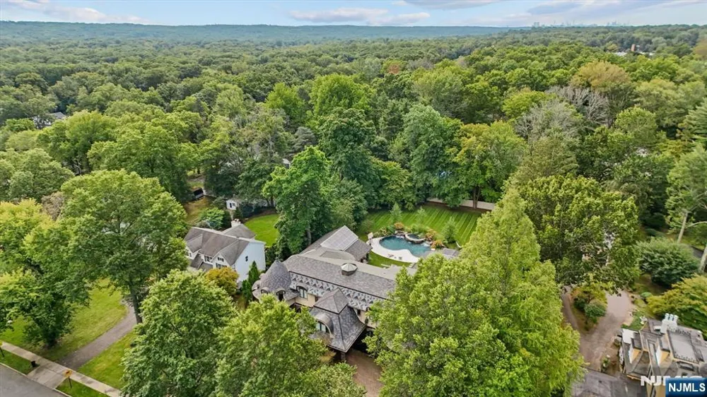 296 Durie Avenue Closter, NJ 07624