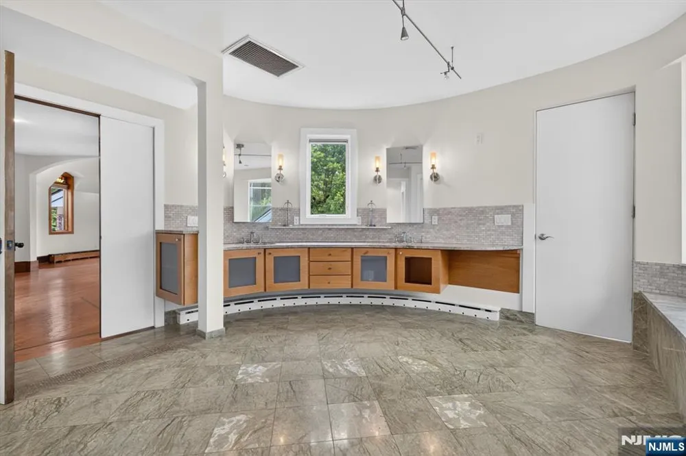 296 Durie Avenue Closter, NJ 07624