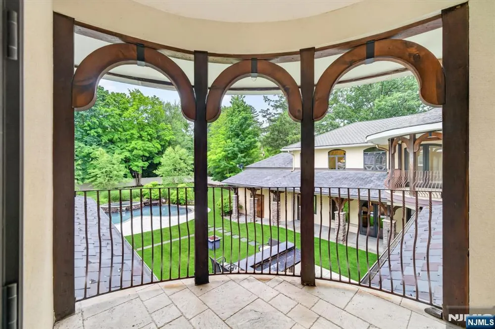296 Durie Avenue Closter, NJ 07624
