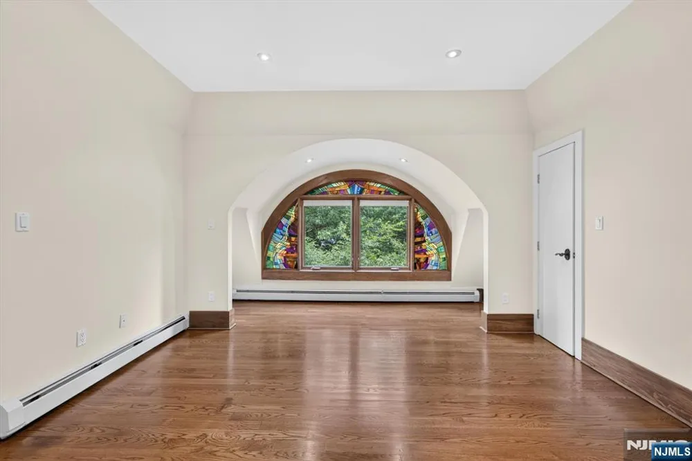 296 Durie Avenue Closter, NJ 07624
