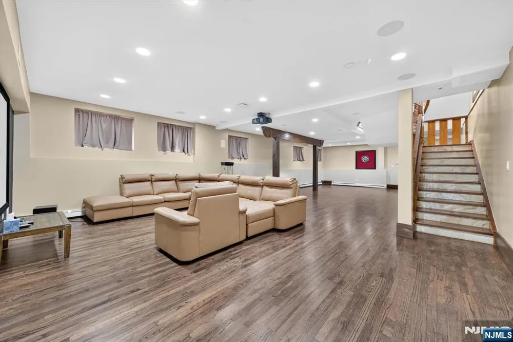 296 Durie Avenue Closter, NJ 07624