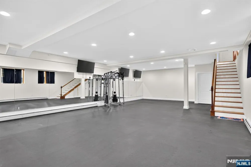 296 Durie Avenue Closter, NJ 07624