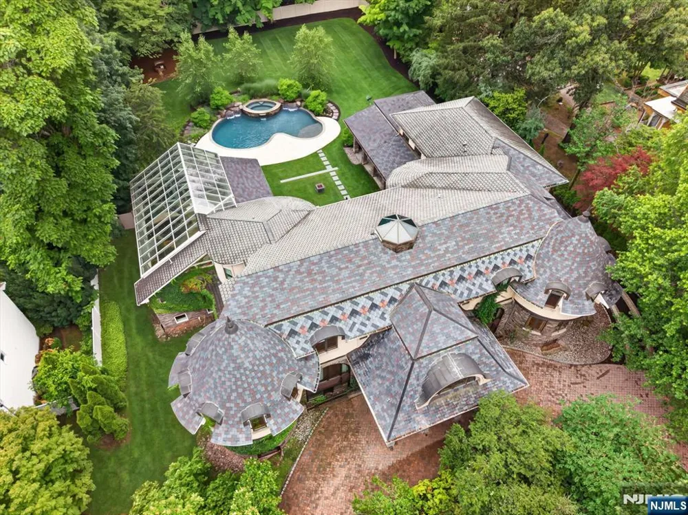 296 Durie Avenue Closter, NJ 07624