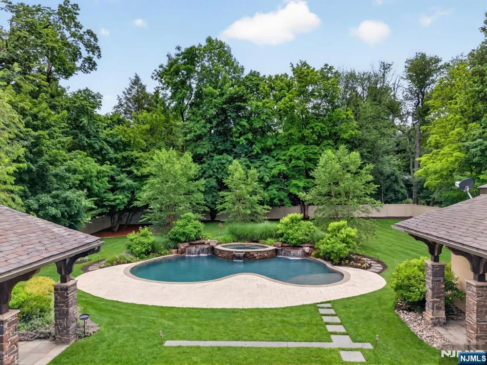 296 Durie Avenue Closter, NJ 07624