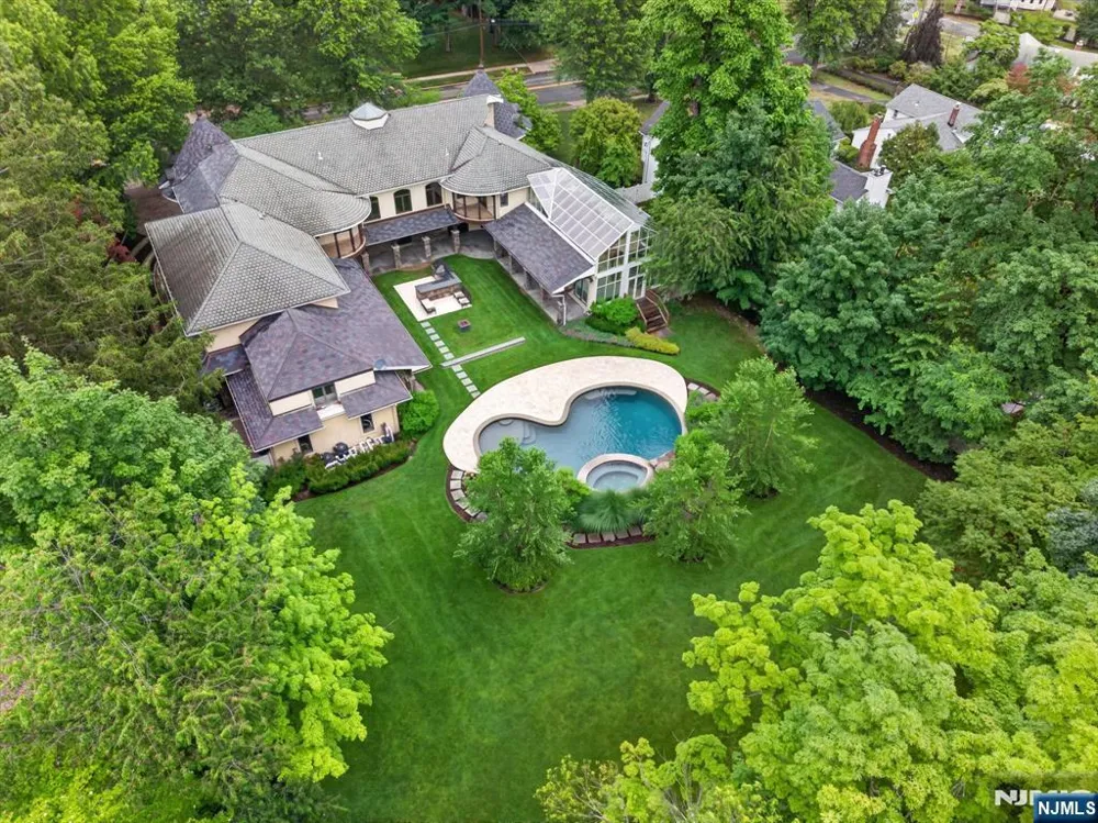 296 Durie Avenue Closter, NJ 07624