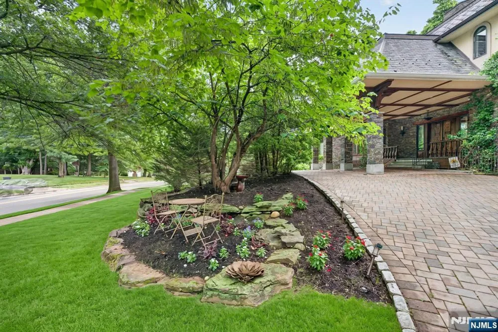 296 Durie Avenue Closter, NJ 07624