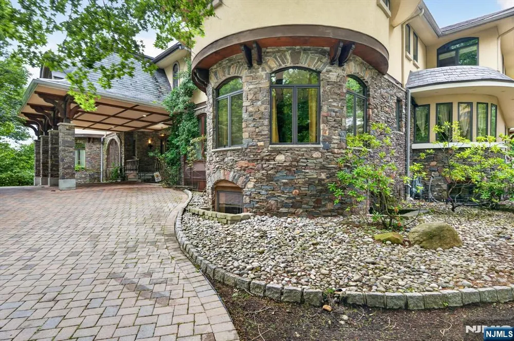 296 Durie Avenue Closter, NJ 07624