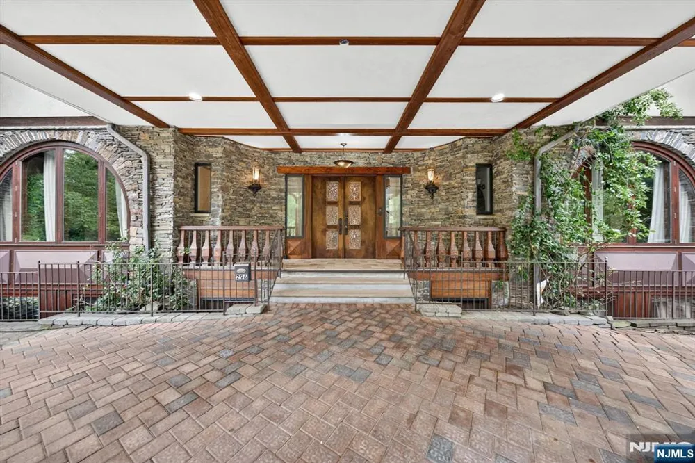 296 Durie Avenue Closter, NJ 07624