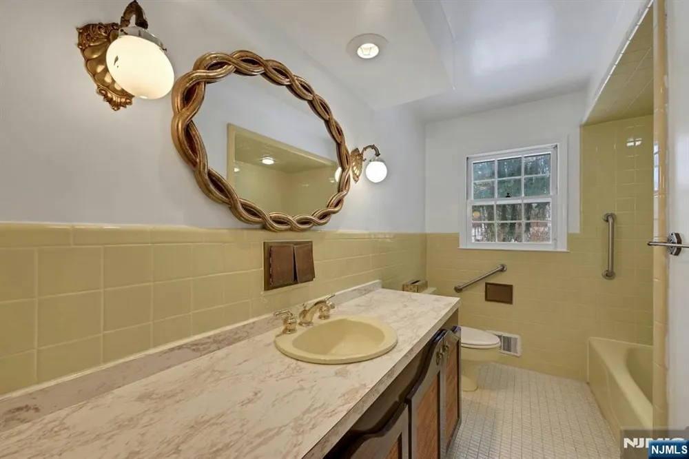 229 Allison Court Englewood, NJ 07631