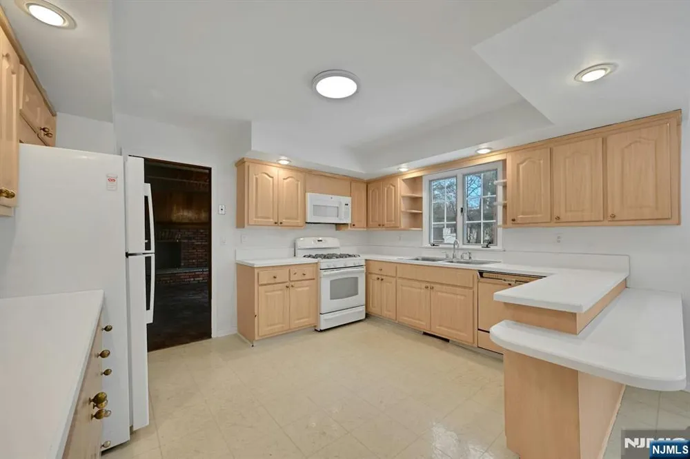 229 Allison Court Englewood, NJ 07631