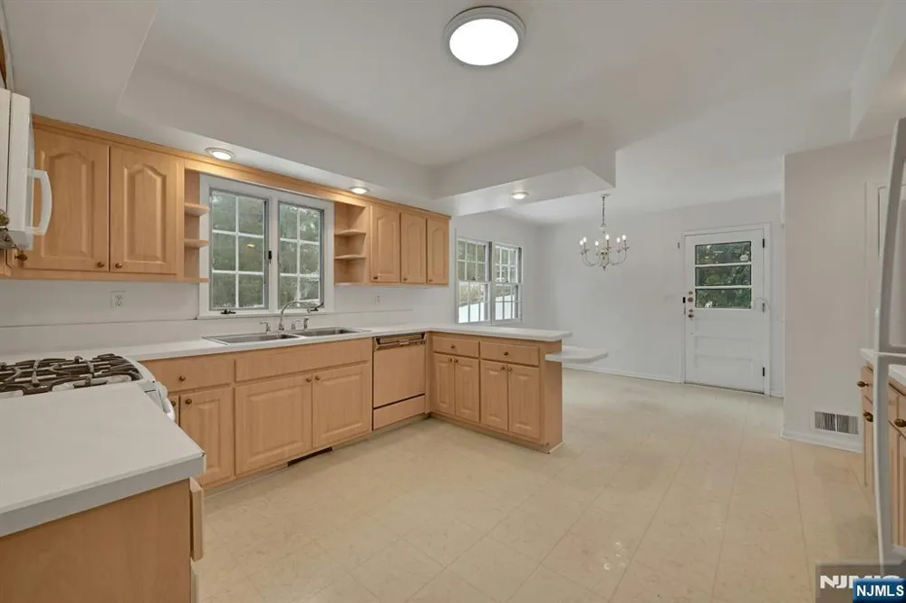 229 Allison Court Englewood, NJ 07631