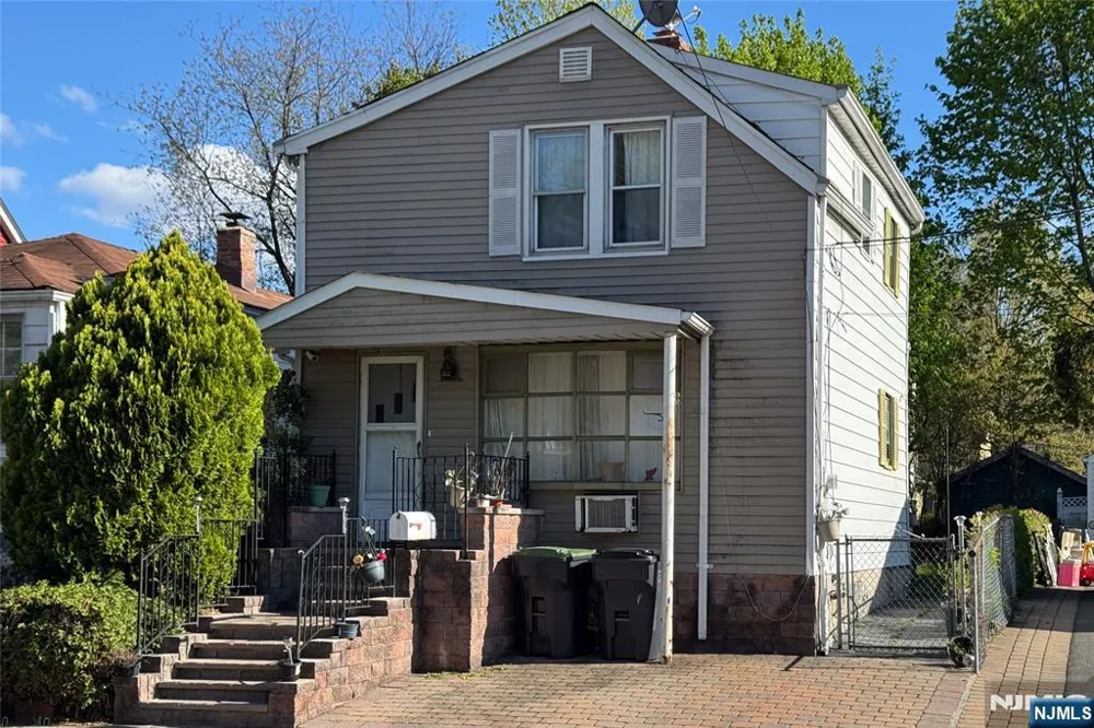 32 Phelps Avenue Bergenfield, NJ 07621