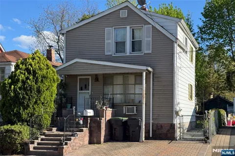 32 Phelps Avenue