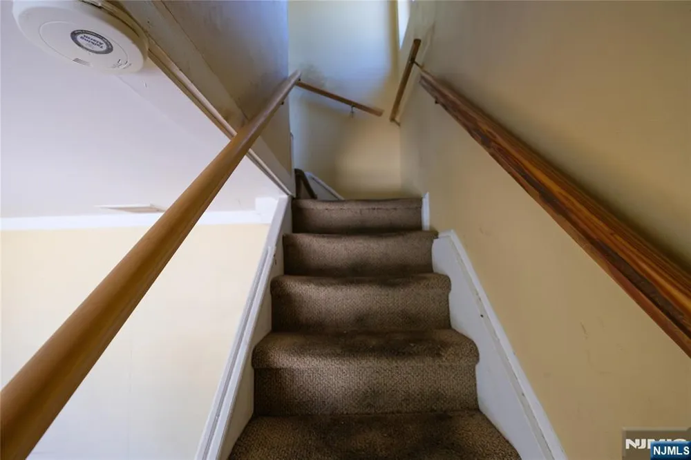 32 Phelps Avenue Bergenfield, NJ 07621