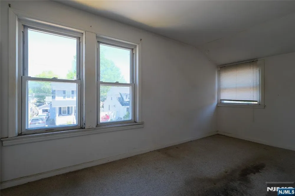 32 Phelps Avenue Bergenfield, NJ 07621
