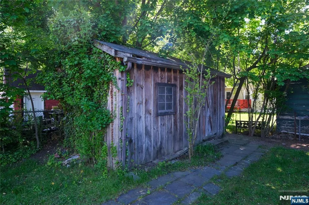 32 Phelps Avenue Bergenfield, NJ 07621