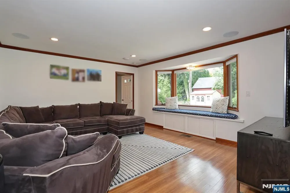434 Hasbrouck Boulevard Oradell, NJ 07649