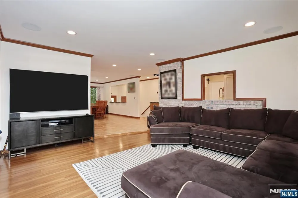 434 Hasbrouck Boulevard Oradell, NJ 07649